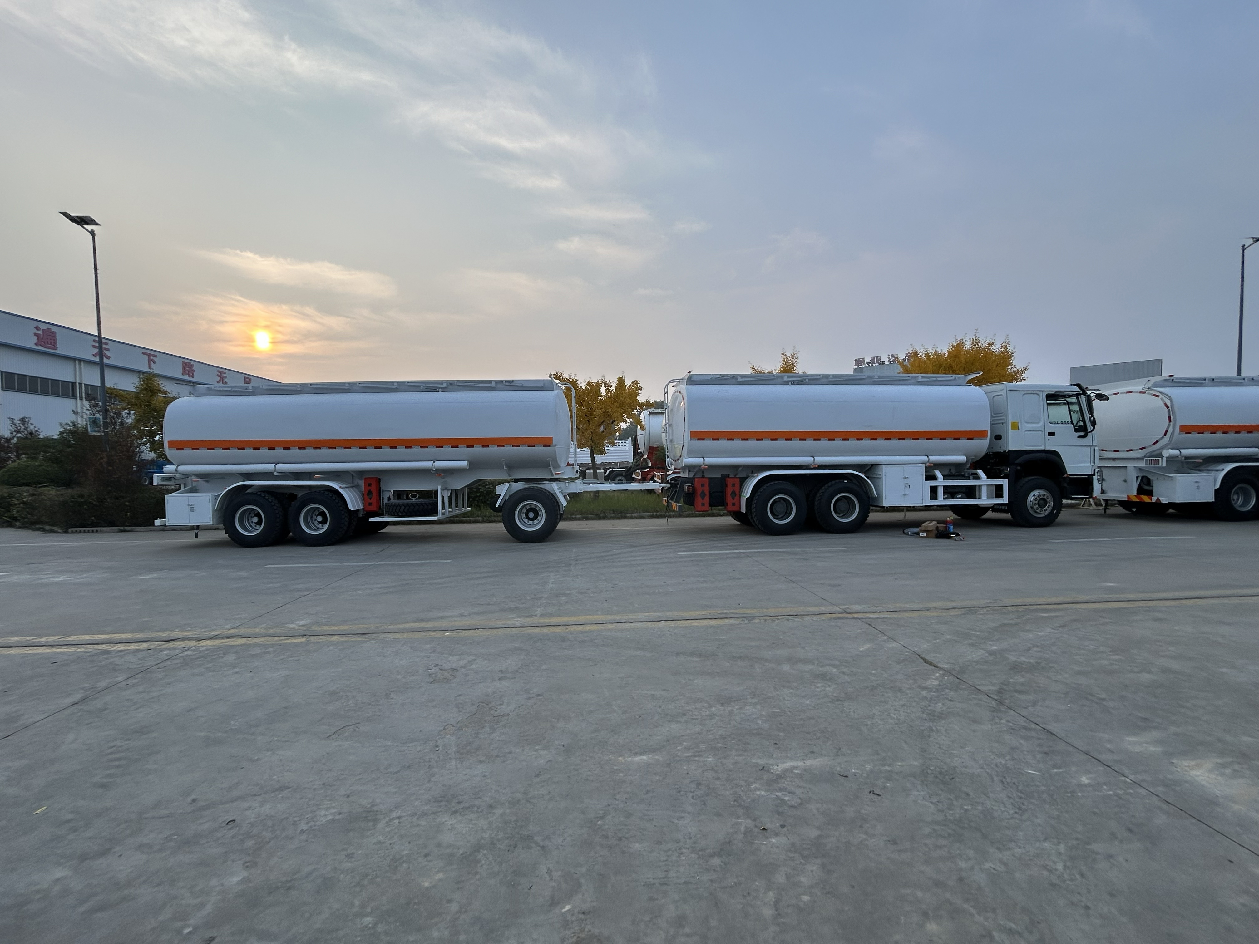Combinația de camion-cisternă de combustibil și remorcă completă vor fi expediate în Etiopia