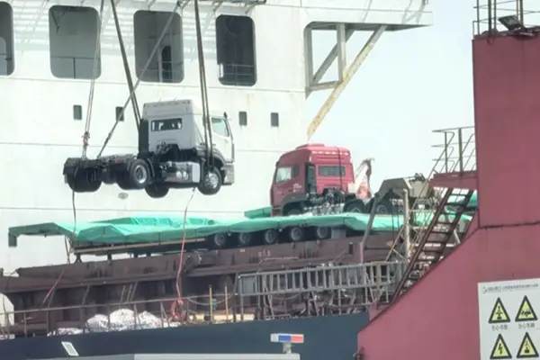 Camionul de tractor SinoTruk Howo 4x2 a trimis în Arabia Saudită