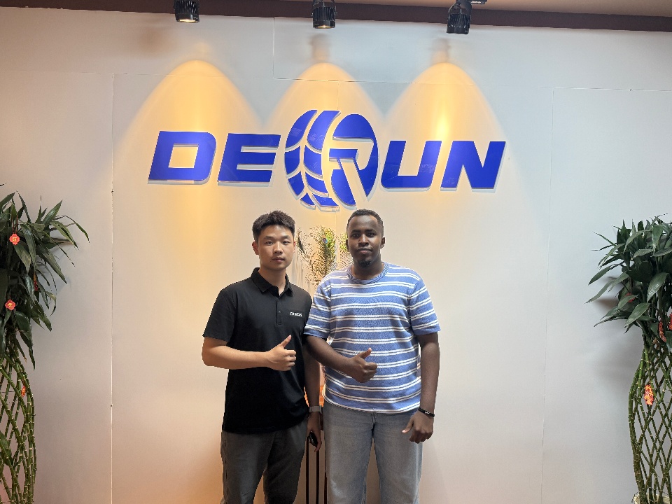 Un client somalie a venit să viziteze compania noastră
