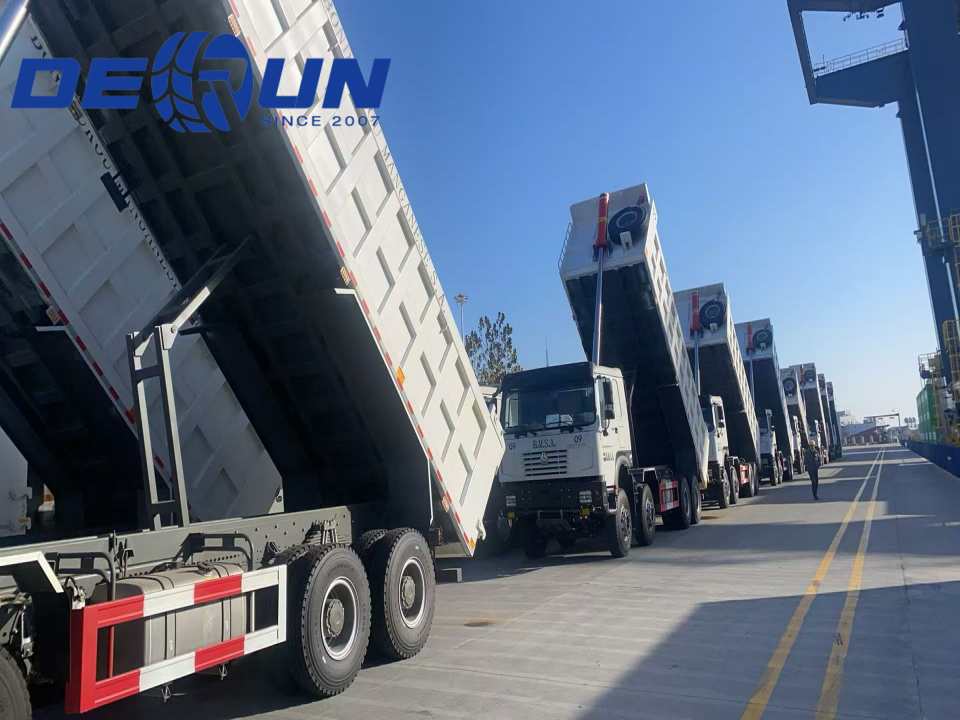Autobasculantele Sinotruk Howo 10 au sosit deja în port și sunt gata de plecare Autobasculantele Sinotruk Howo 10 au sosit deja în port și sunt gata de plecare