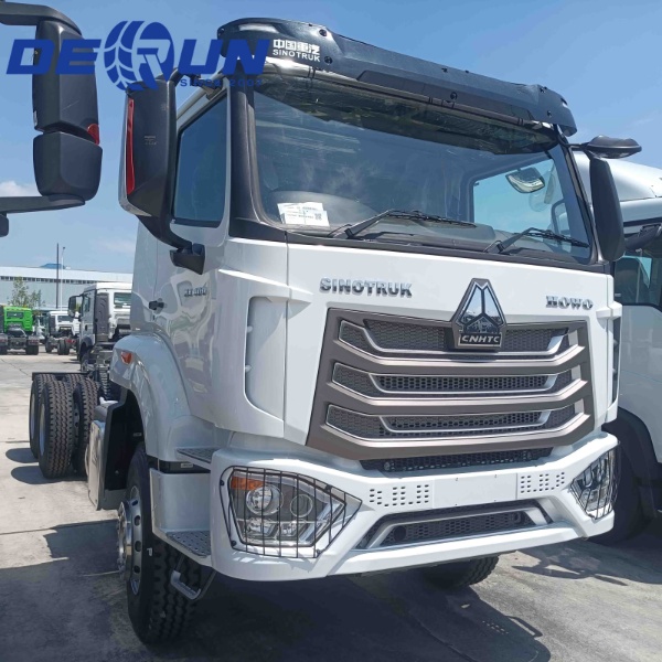 Camionul SinoTruk Howo NX 6x4 Camsis de marfă